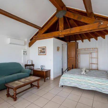 De Gardian Lägenhet Le Cailar